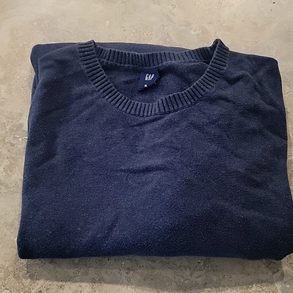 Mens gap navy sweater.  Great condition. bundle and save